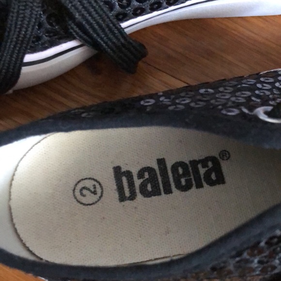 Black sequence sneakers size 2 youth - Picture 4 of 4